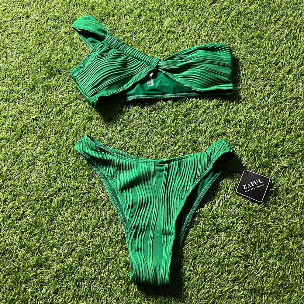 💥 ZAFUL Women's One Shoulder Bikini Twisted Ruched High Cut Bandeau Bikini Set